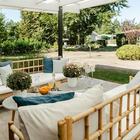 Casa vacanze Relaxation By The Water In Calm Settings *